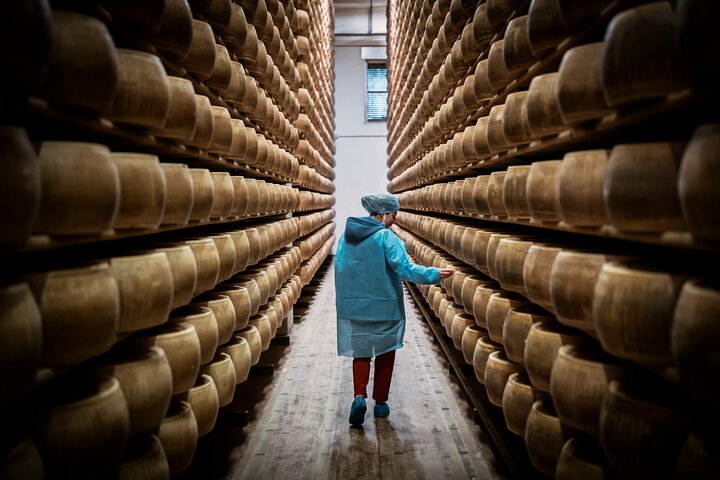 Private Parmigiano, Balsamic, Parma Ham and Wine Tasting Tour